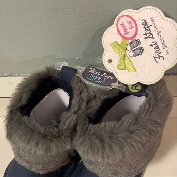 SteppingStones Baby Faux Fur Boots 0-3 months - Picture 2 of 5